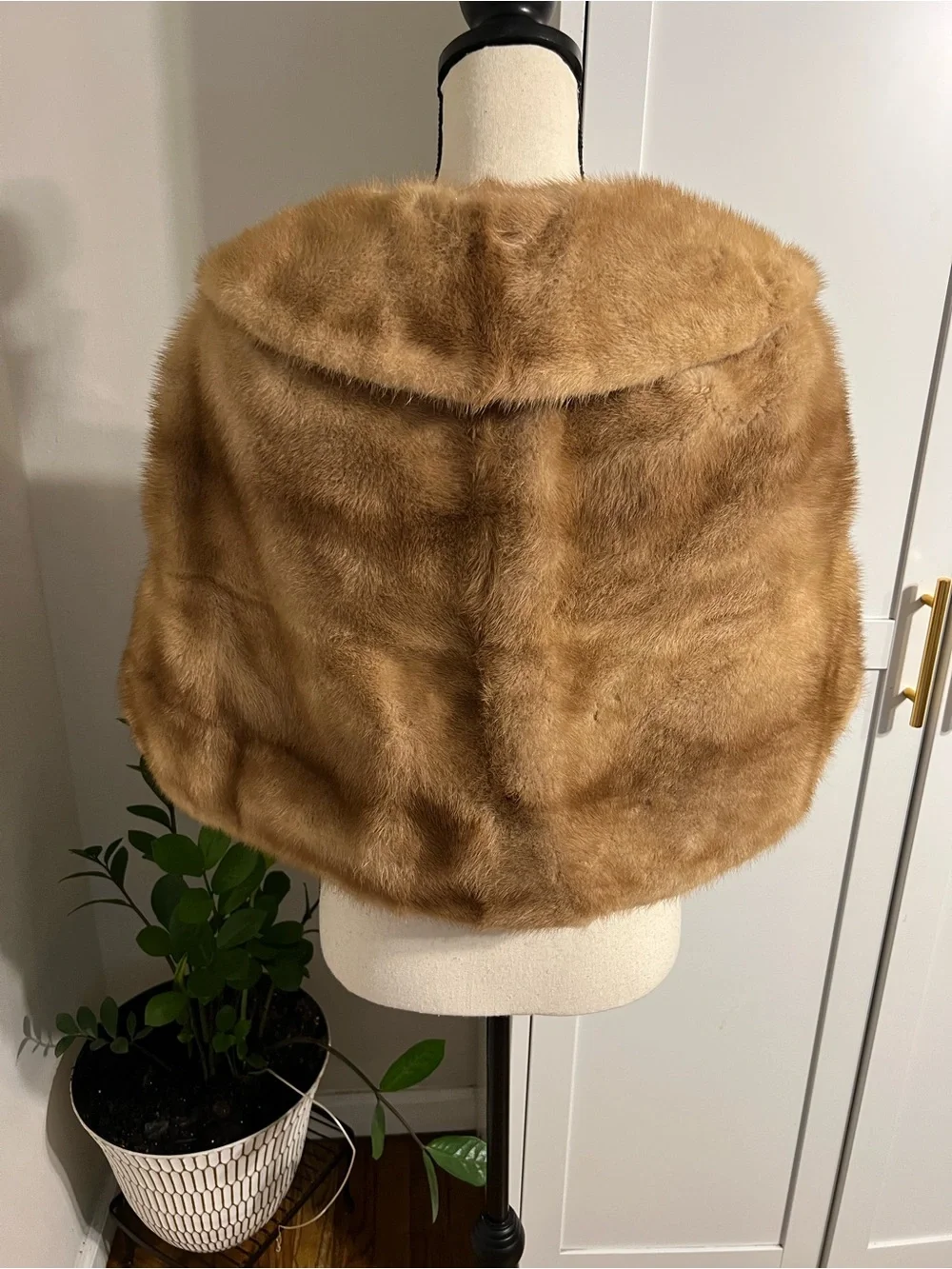 Vintage Luxurious Faux Fur Tan Shoulder Wrap